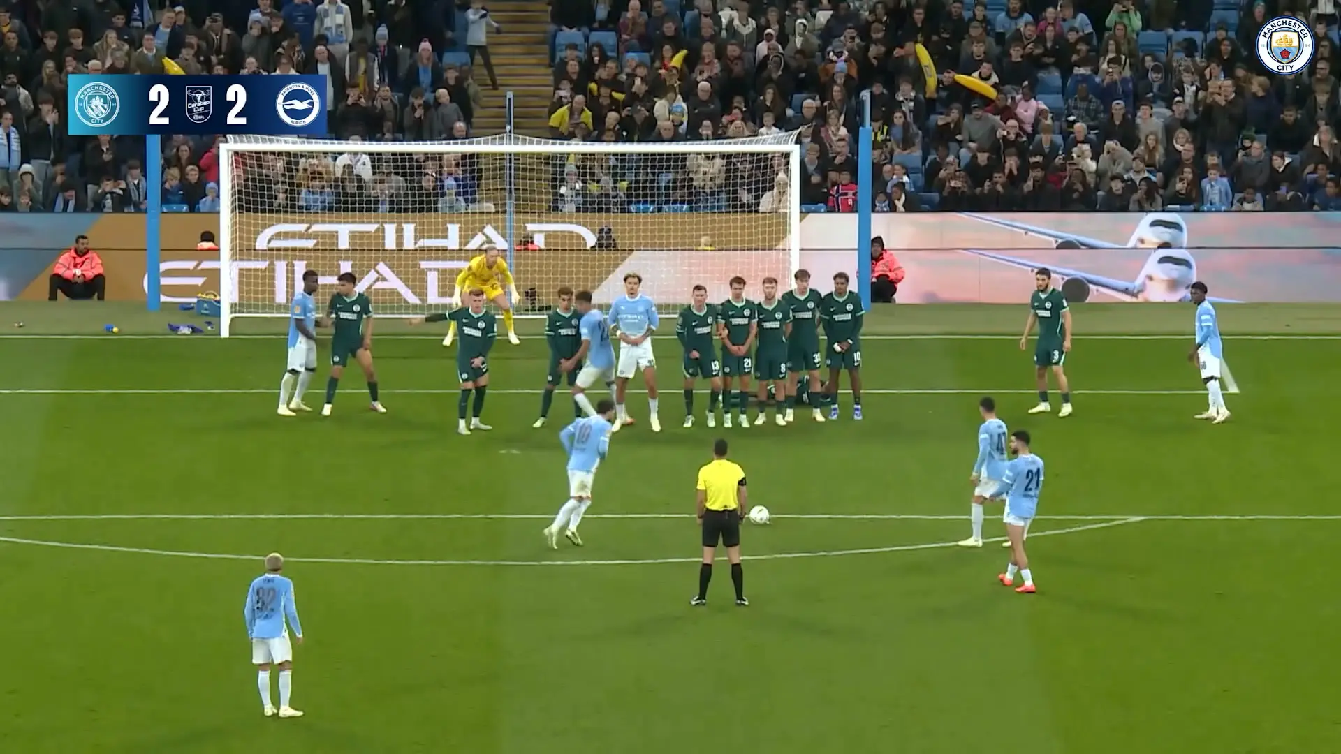 Vitor Reis marca primeiro gol pelo Manchester City na Copa da Liga Inglesa