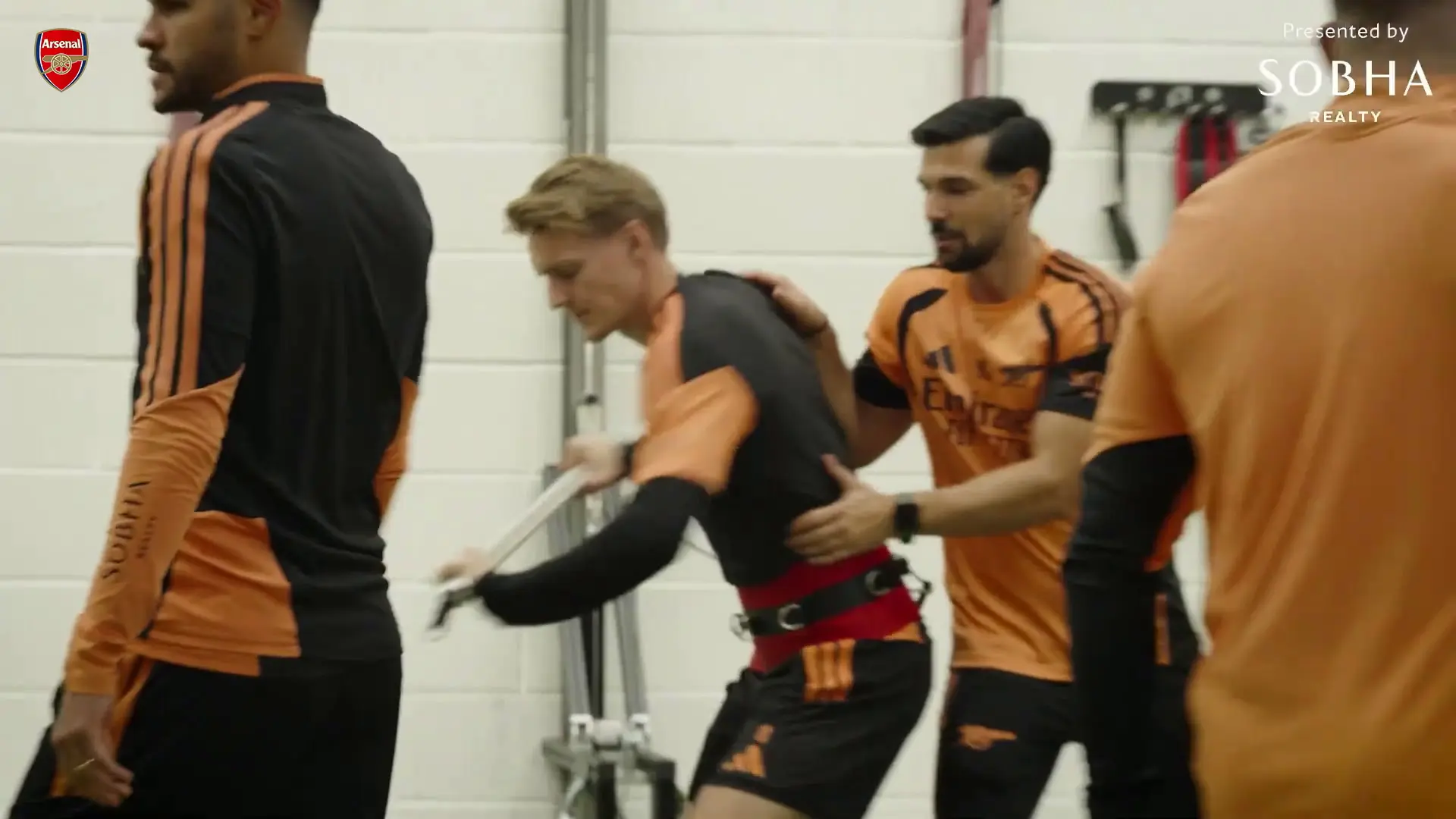 Ødegaard e Guimarães treinam na academia antes do duelo contra o Forest