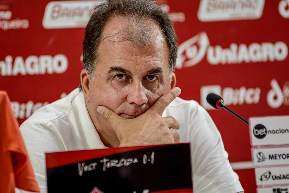 “Cultura do futebol é não pagar salário”, critica presidente do Vitória