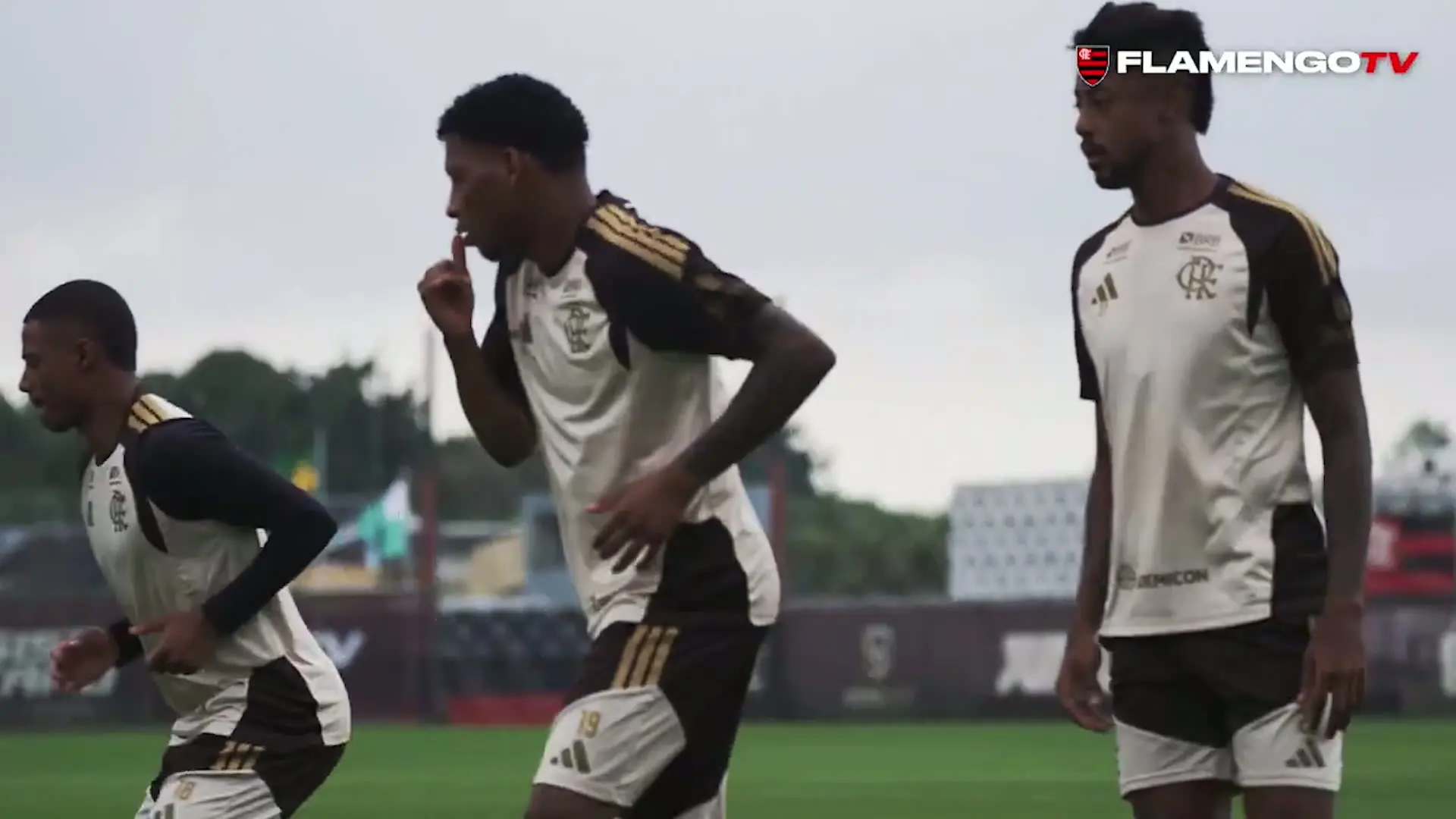 Flamengo treina no Ninho antes de viagem para a Argentina