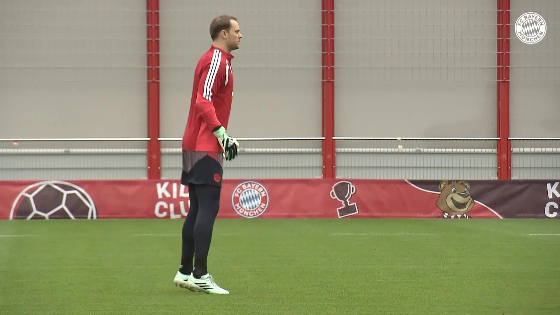 Neuer volta aos treinos do Bayern para pegar o Arsenal