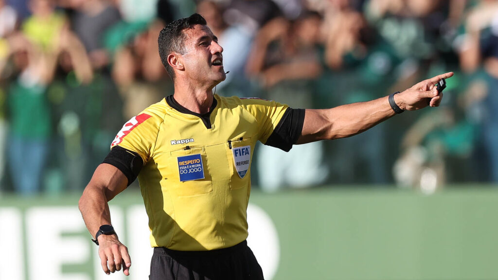 O árbitro da partida será Braulio da Silva Machado (Fifa-SC), auxiliado por Luanderson Lima dos Santos (Fifa-BA) e Henrique Neu Ribeiro (SC). (Foto: Cesar Greco/Palmeiras)