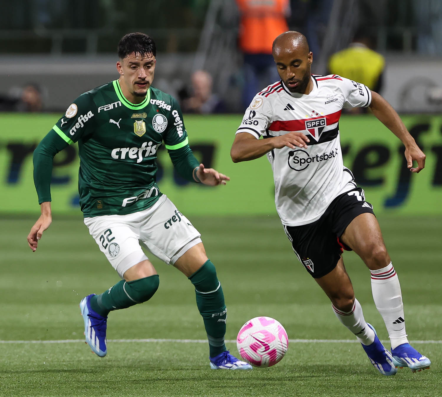 Comparação de valor de elenco mostra disparidade entre São Paulo e Palmeiras.