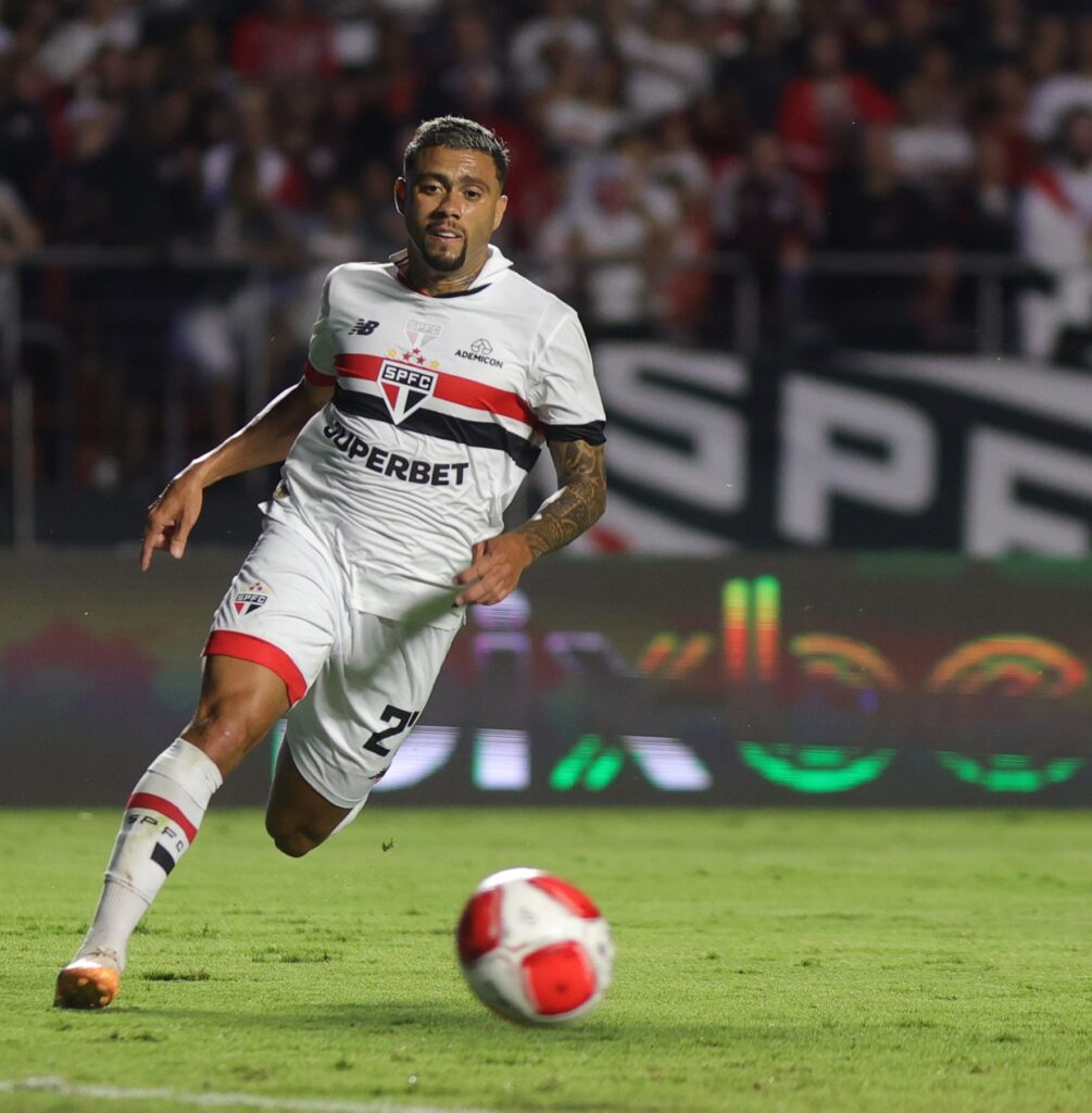 Wellington Rato: além de ter desperdiçado uma chance incrível de gol, o meia-atacante não deu tanta profundidade ao time, se precipitou em alguns cruzamentos e também não arriscou chutes de fora da área, um de seus pontos fortes, principalmente no primeiro tempo, quando o São Paulo tinha dificuldades para criar.