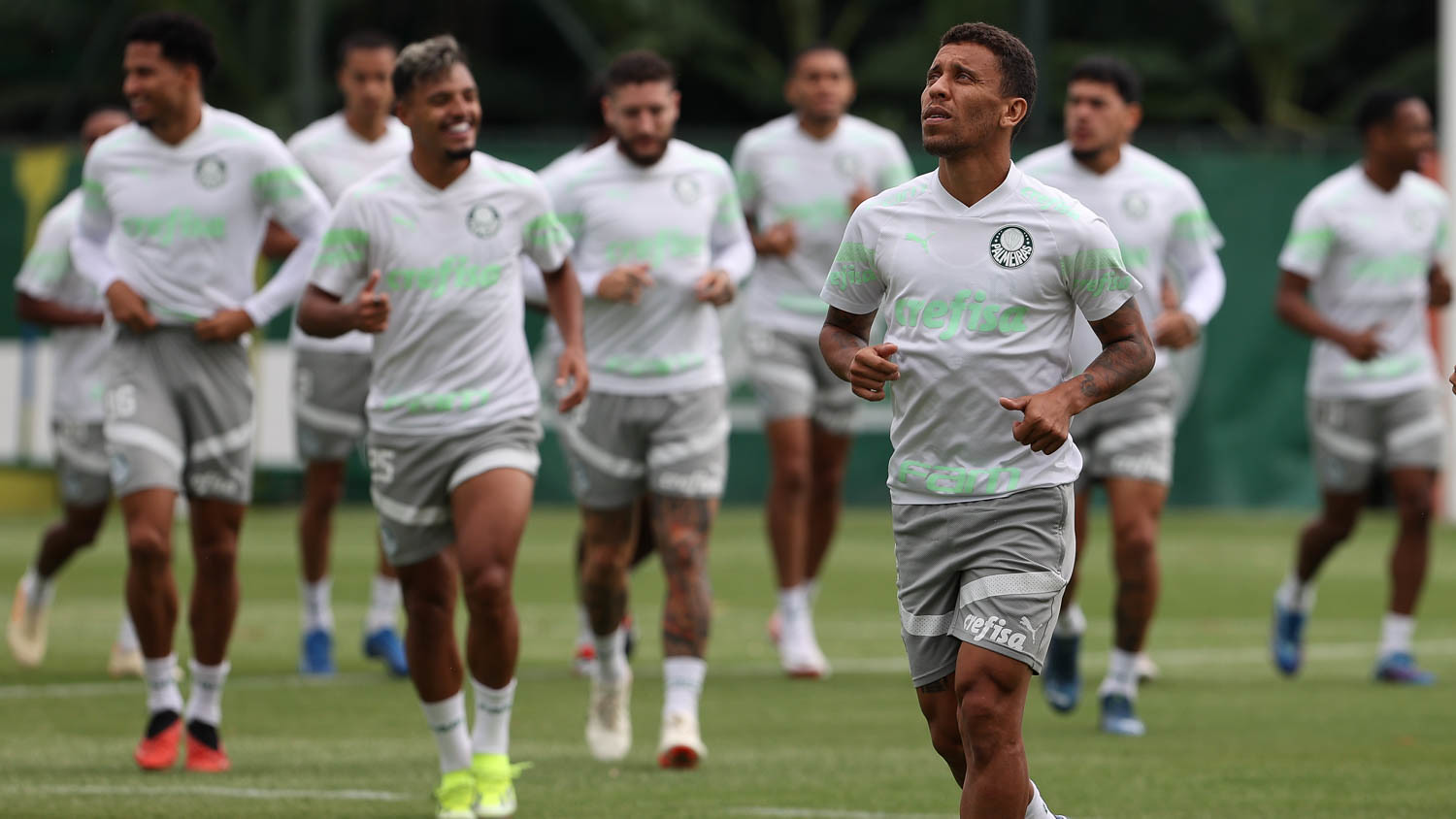 Palmeiras se prepara para clássico contra São Paulo na Supercopa com intensidade.