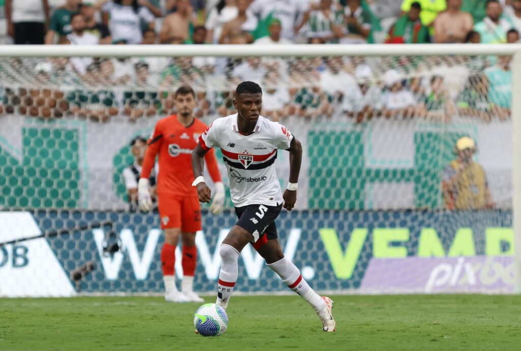 Arboleda: o zagueiro equatoriano fez mais uma partida de almanaque