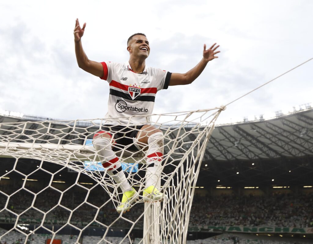 Alisson: o volante foi um leão no meio-campo do São Paulo