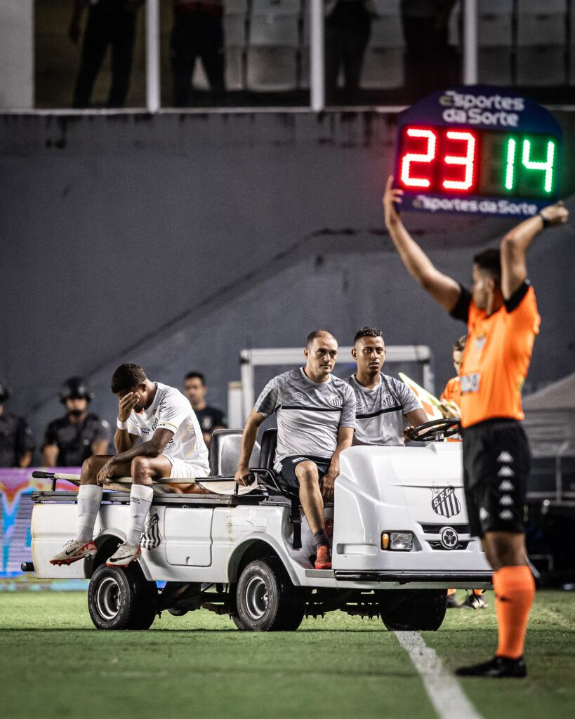 O técnico Fábio Carille não poderá contar com Giuliano. O meia segue se recuperando de uma lesão muscular na panturrilha esquerda. O lateral esquerdo Kevyson também é baixa. O garoto sofreu uma grave lesão no joelho
