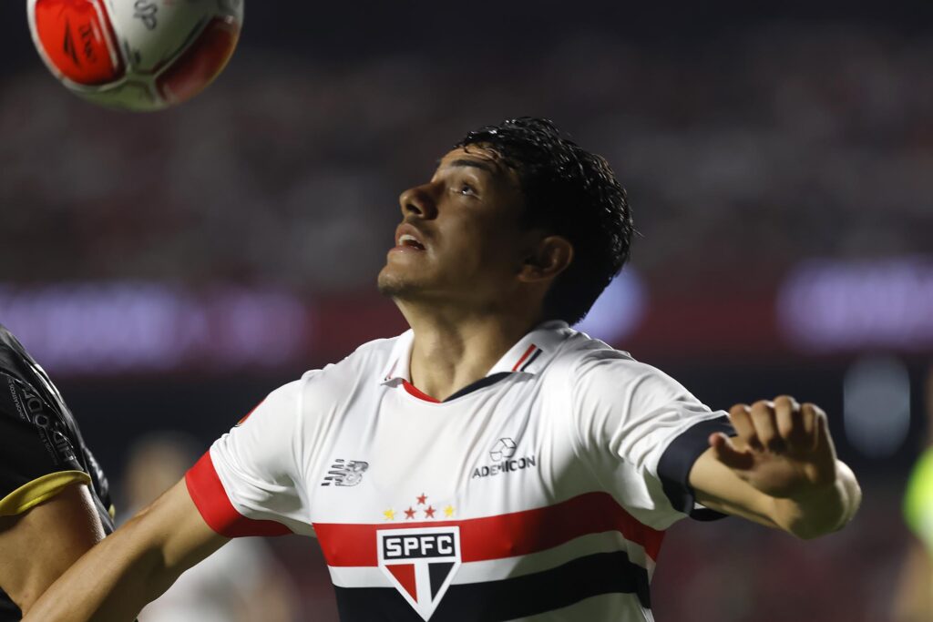 Moreira: formado em Cotia, foi o motor do São Paulo durante a partida. Demonstrou muita vitalidade e foi bem na defesa e no ataque.