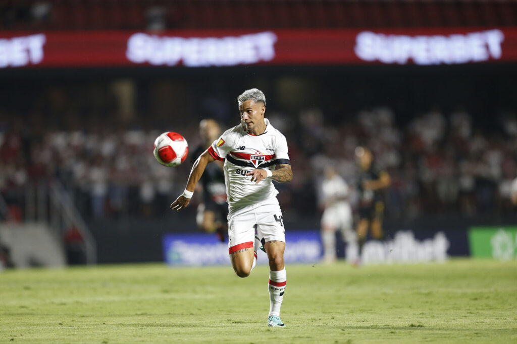 Ferreirinha: do outro lado do ataque, ainda parece estar um pouco afobado. Erra muitas decisões, dribles e demorou para concluir a gol em um boa jogada do São Paulo no primeiro tempo.