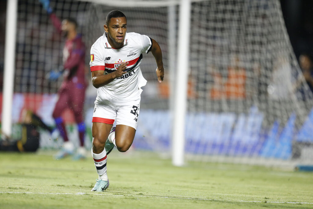 Juan: entrou bem no segundo tempo e ajudou o São Paulo a puxar contra-ataques que resultaram no segundo e no terceiro gol da equipe. Com seu primeiro gol em 2024, pode adquirir confiança para o restante da temporada e ganhar mais espaço com Carpini.