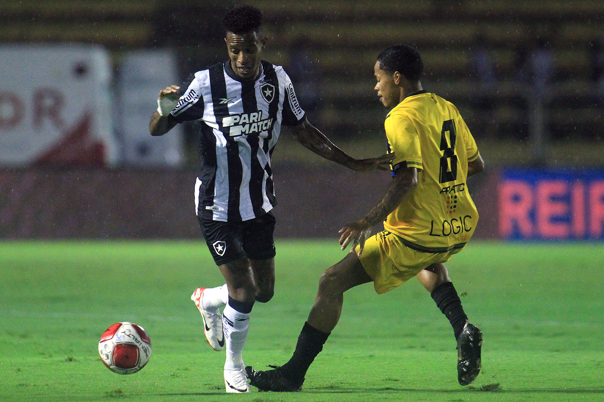Veja fotos da partida entre Volta Redonda e Botafogo pela oitava rodada ...