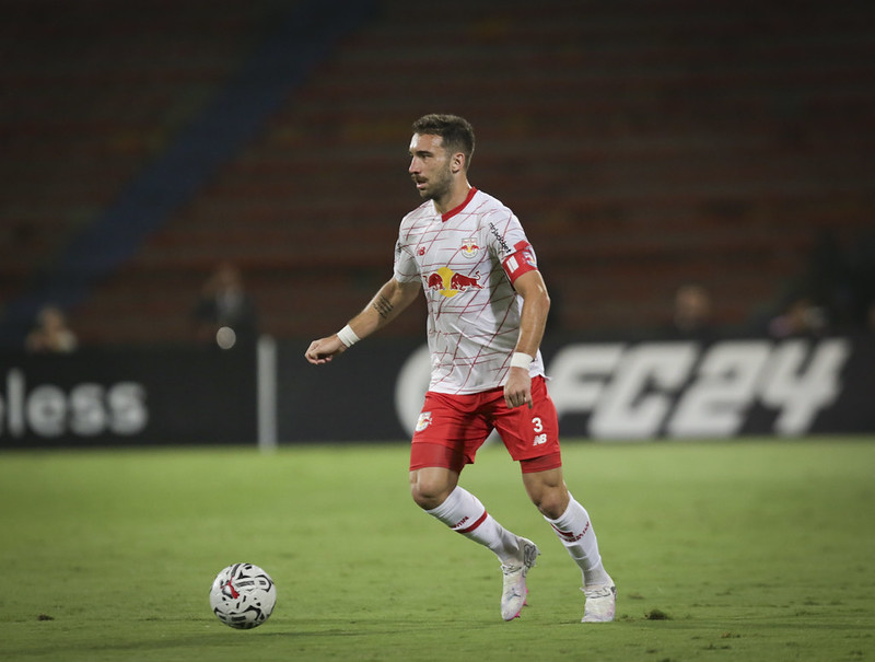 Flamengo monitora zagueiro Léo Ortiz, do Bragantino