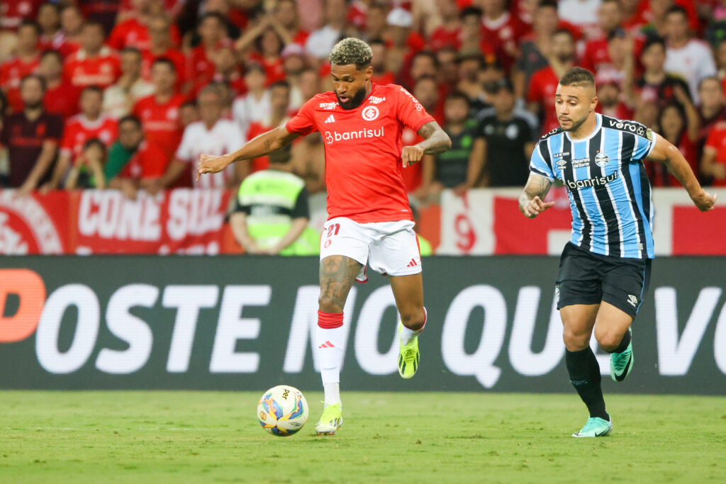 Grêmio e Inter se tornam equipes itinerantes devido às enchentes no RS.