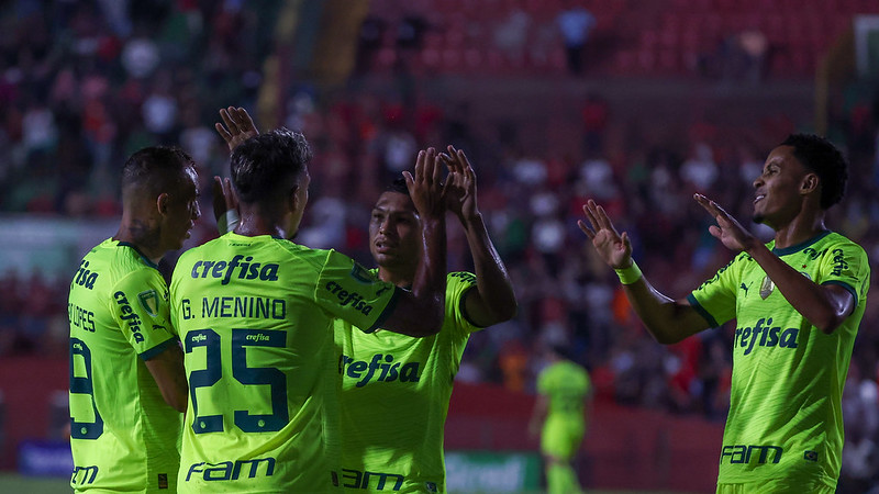 Palmeiras se prepara para o Choque-Rei após vitória sobre a Portuguesa.