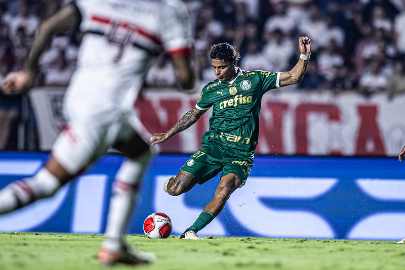 Palmeiras renova contrato de Richard Ríos: meio-campista permanecerá no clube.