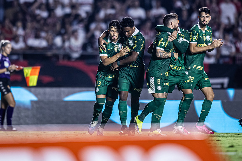 Um provável Palmeiras tem: Weverton; Mayke (Marcos Rocha), Luan, Murilo e Piquerez; Aníbal Moreno, Zé Rafael, Richard Ríos e Raphael Veiga; Endrick e Flaco López