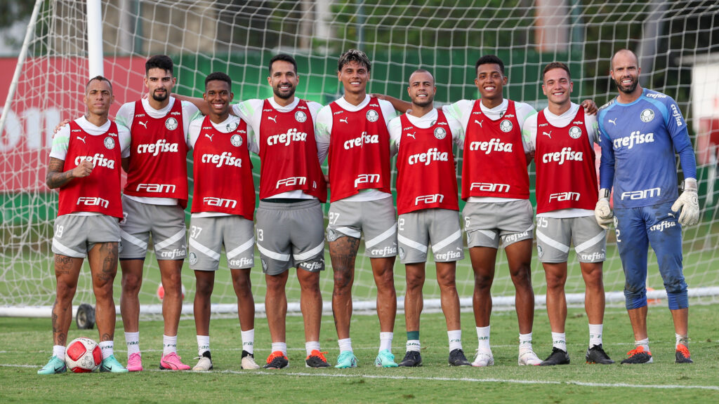 Os atletas da SE Palmeiras, durante treinamento na Academia de Futebol, em São Paulo-SP. (Foto: Fabio Menotti/Palmeiras/by Canon)