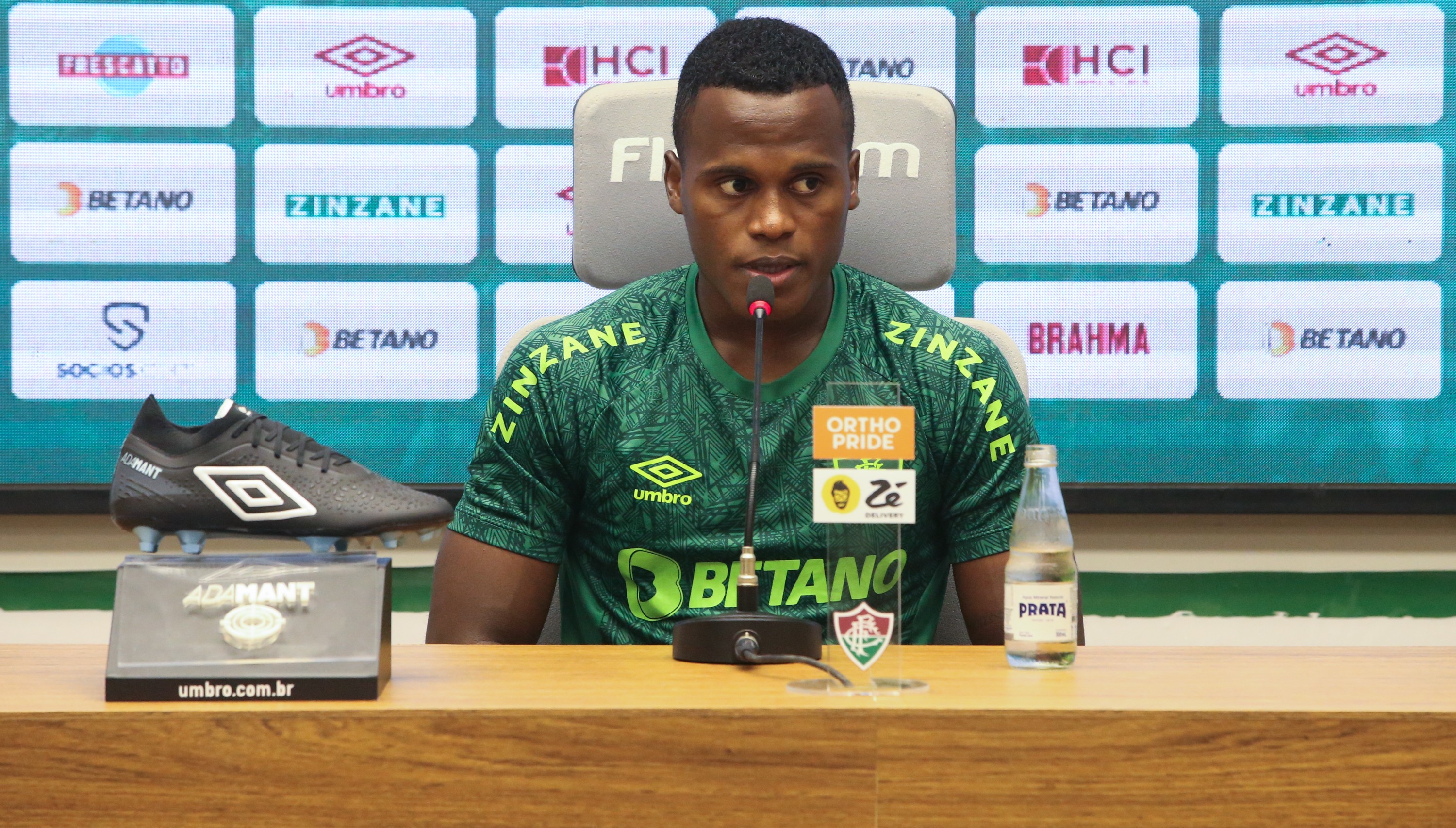 Arias descarta possível confronto com Arrascaeta em clássico entre Fluminense e Flamengo