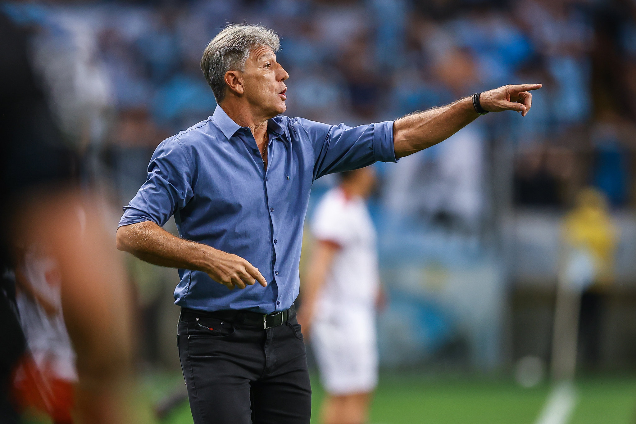 Renato gaúcho defende decisão de fechar treino para imprensa em entrevista.