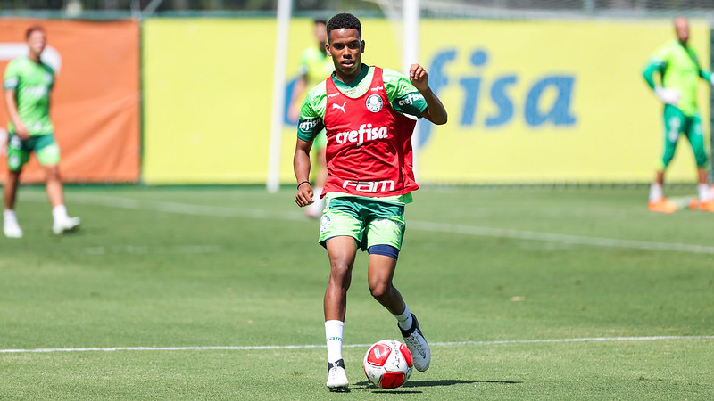 Estêvão fala sobre cobrança de comissão técnica e projeta quartas de final.