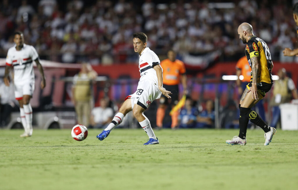 Pablo Maia: o volante tricolor foi um leão em campo, efetuando desarmes, armando o jogo e se movimentando por todo o campo para oferecer opção de passe aos seus companheiros. Intenso, Pablo Maia parece ter gás para muito mais de 90 minutos.