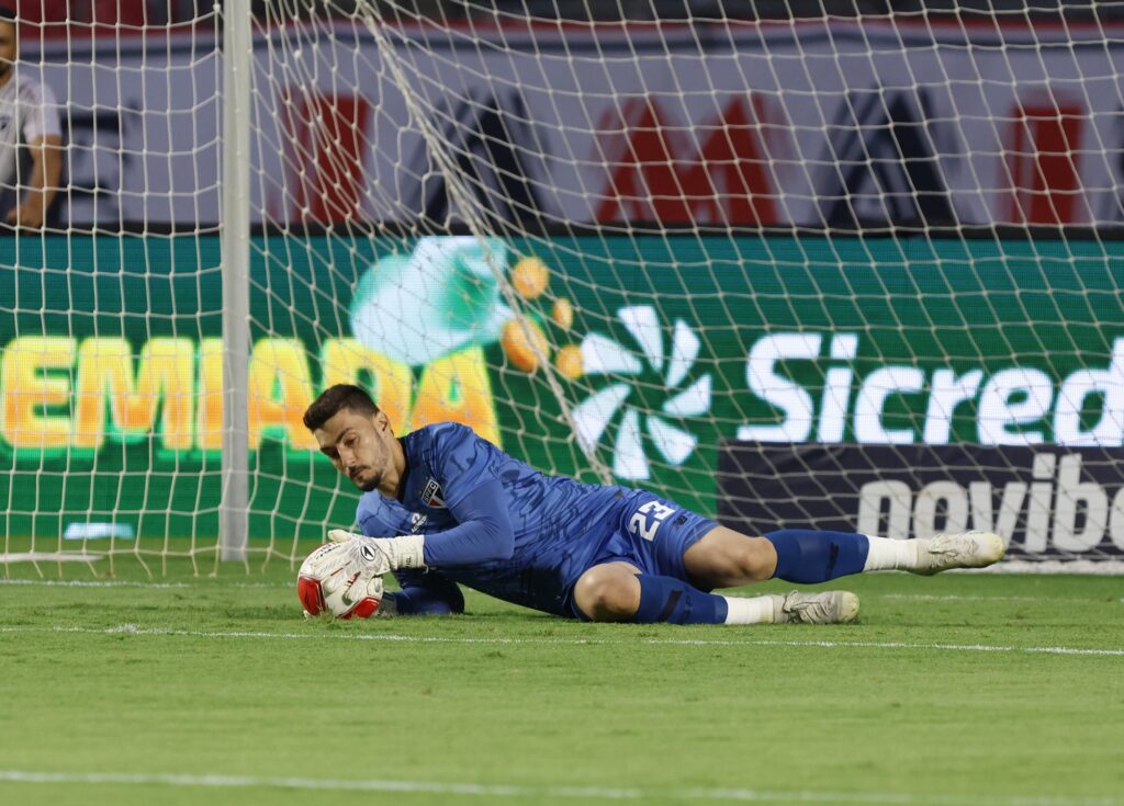 Rafael: o goleiro tricolor fez grandes defesas ao longo dos 90 minutos para evitar a derrota para o Novorizontino. Nos pênaltis, voltou a ser decisivo, defendendo a primeira cobrança do rival, o que não foi suficiente para a classificação do São Paulo.