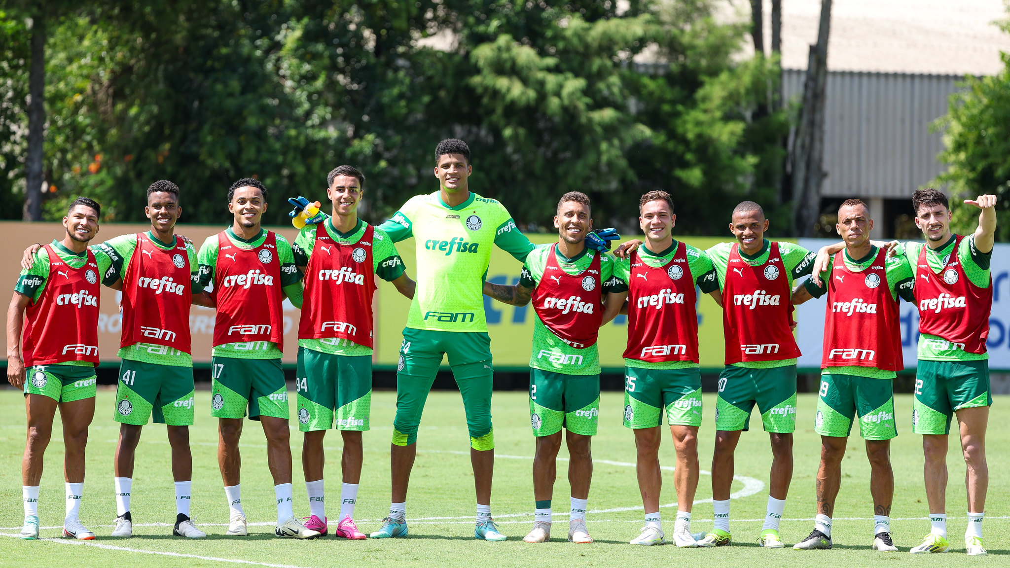 Galeria de Fotos da Reapresentação do Palmeiras: Confira os Bastidores do Treino.