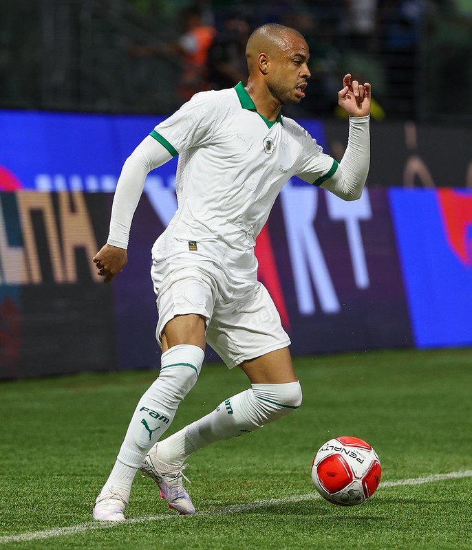 Mayke - com liberdade para avançar, participou bem do ataque do Palmeiras. Participou do lance do gol ao dar um lançamento para Flaco, que ajeitou a bola para Endrick