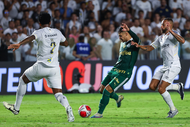 Palmeiras encerra sequência invicta na Era Abel Ferreira com derrota para Santos.