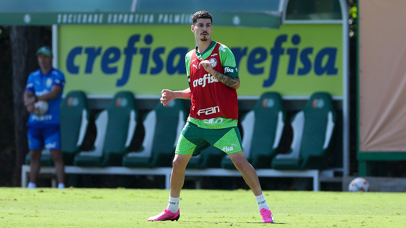 Rômulo agradece apoio da torcida do Palmeiras e diz: "Pretendo retribuir dentro de campo"