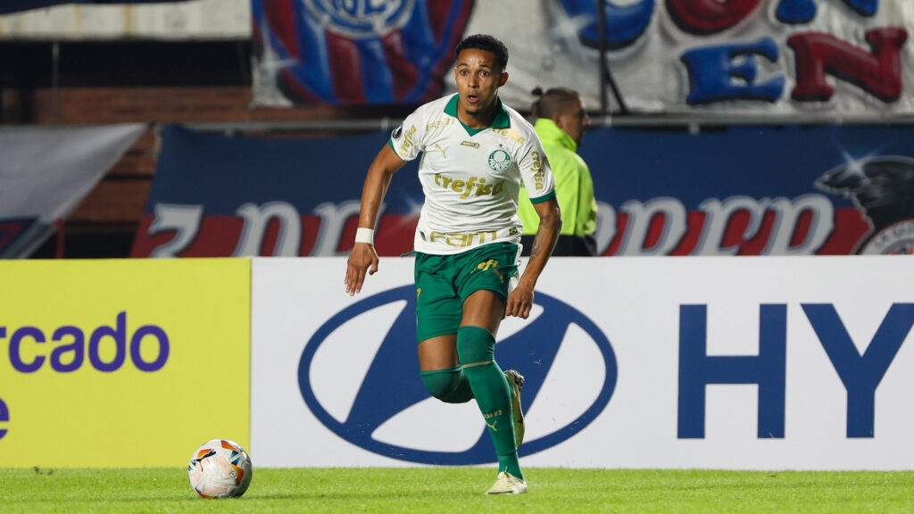 Contratado na última janela de transferências, Lázaro pode conquistar sua primeira taça no Verdão