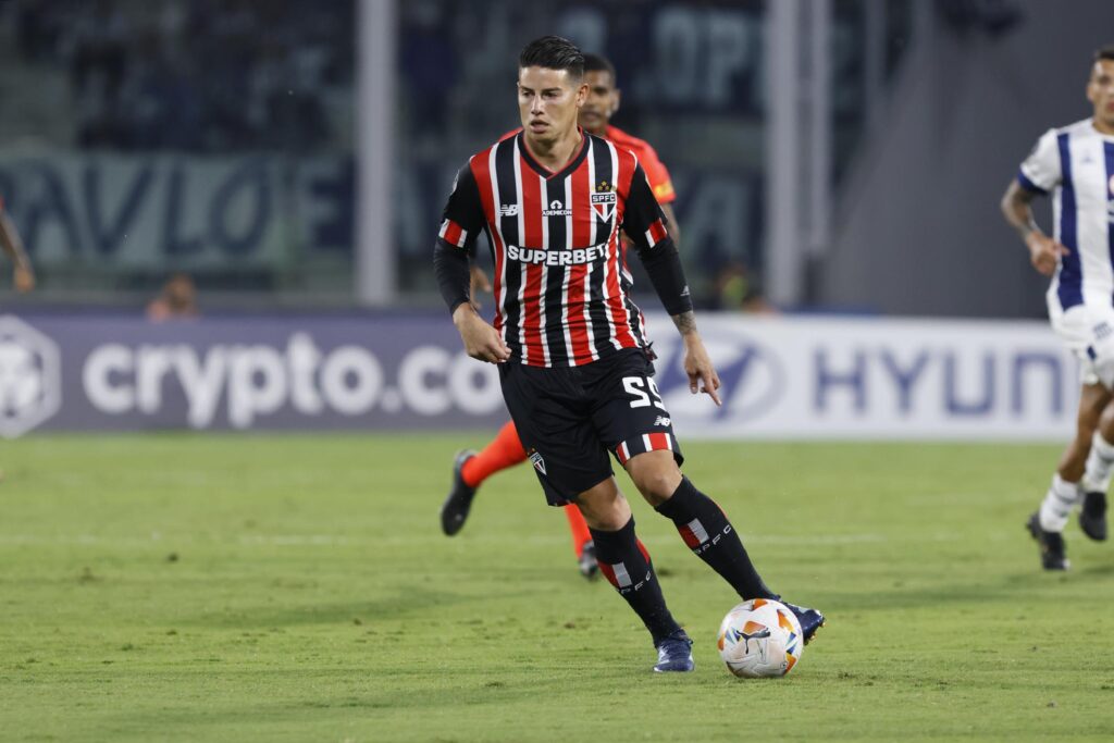 James Rodríguez: o colombiano decepcionou em sua primeira oportunidade como titular do São Paulo na atual temporada, fazendo uma partida discreta. Em um jogo tão difícil como o desta quinta-feira, James tinha a obrigação de chamar a responsabilidade.