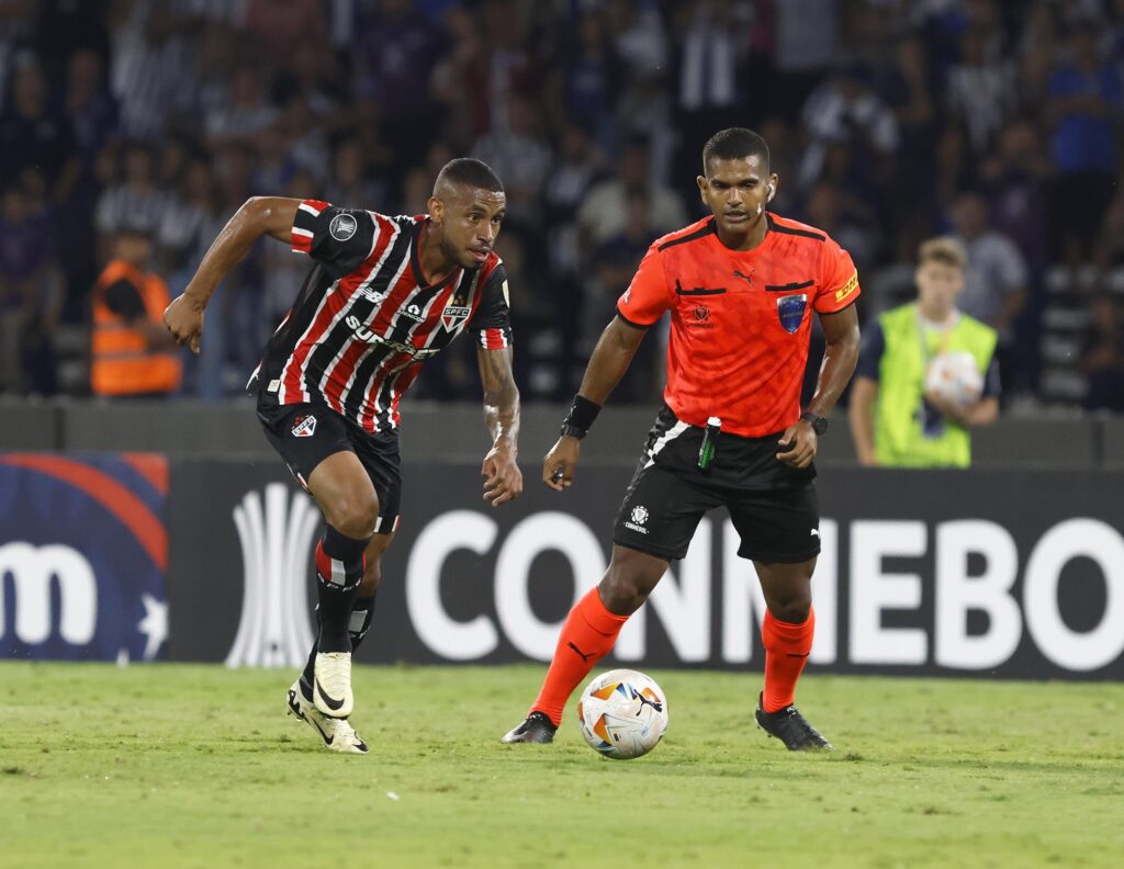 André Silva: o atacante brigou bastante no ataque por todas as bolas, tirando o sossego dos zagueiros e muitas vezes recuperando a posse já no campo de ataque.