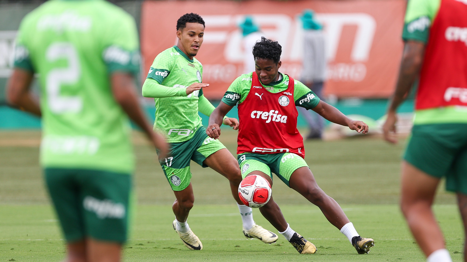 Palmeiras finaliza preparação para decisão contra o Santos no Paulista.