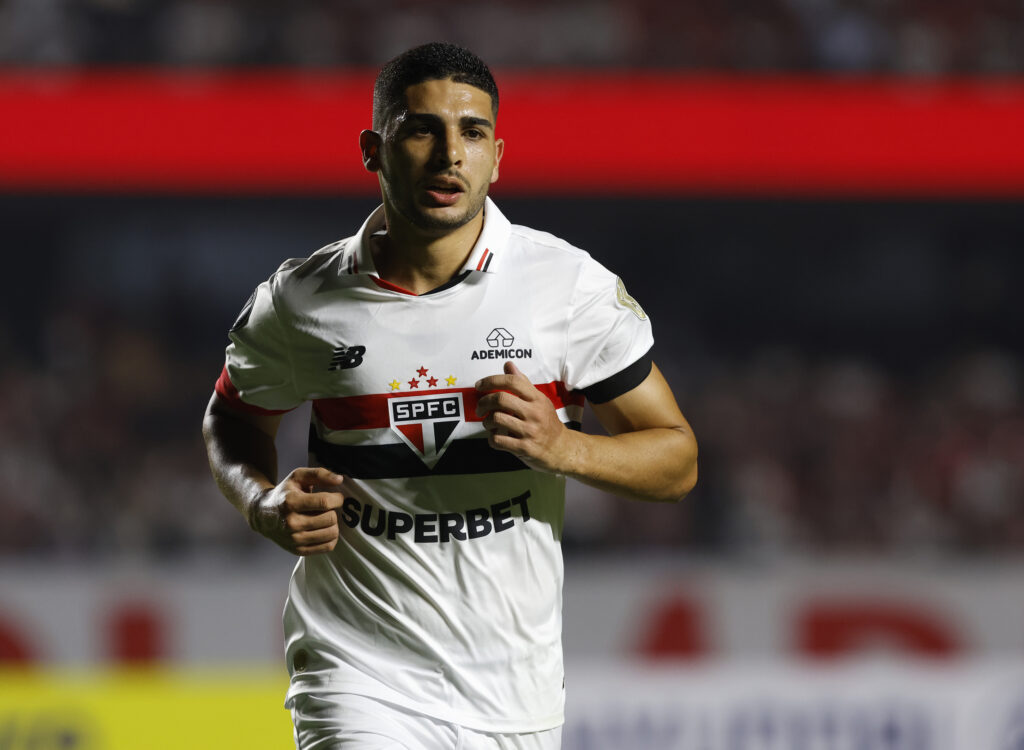 Michel Araújo: o uruguaio atuou improvisado como ala esquerda e protagonizou algumas grandes chances de gol, desperdiçando todas elas. Faltou sorte, mas também um pouco mais de competência no momento de concluir as jogadas.