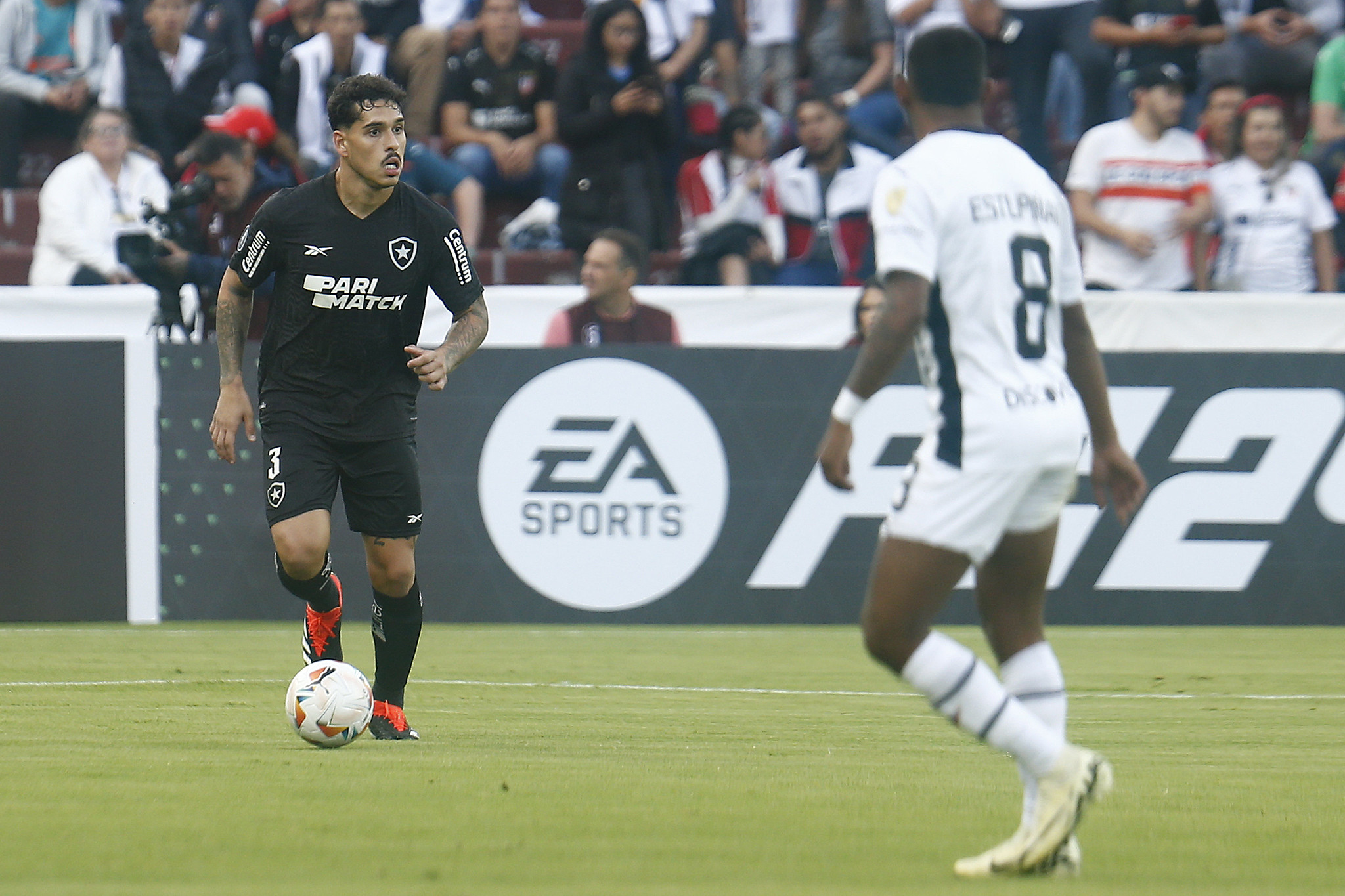 Botafogo busca quebrar sequência sem vitórias diante do Cruzeiro na estreia do Brasileirão.