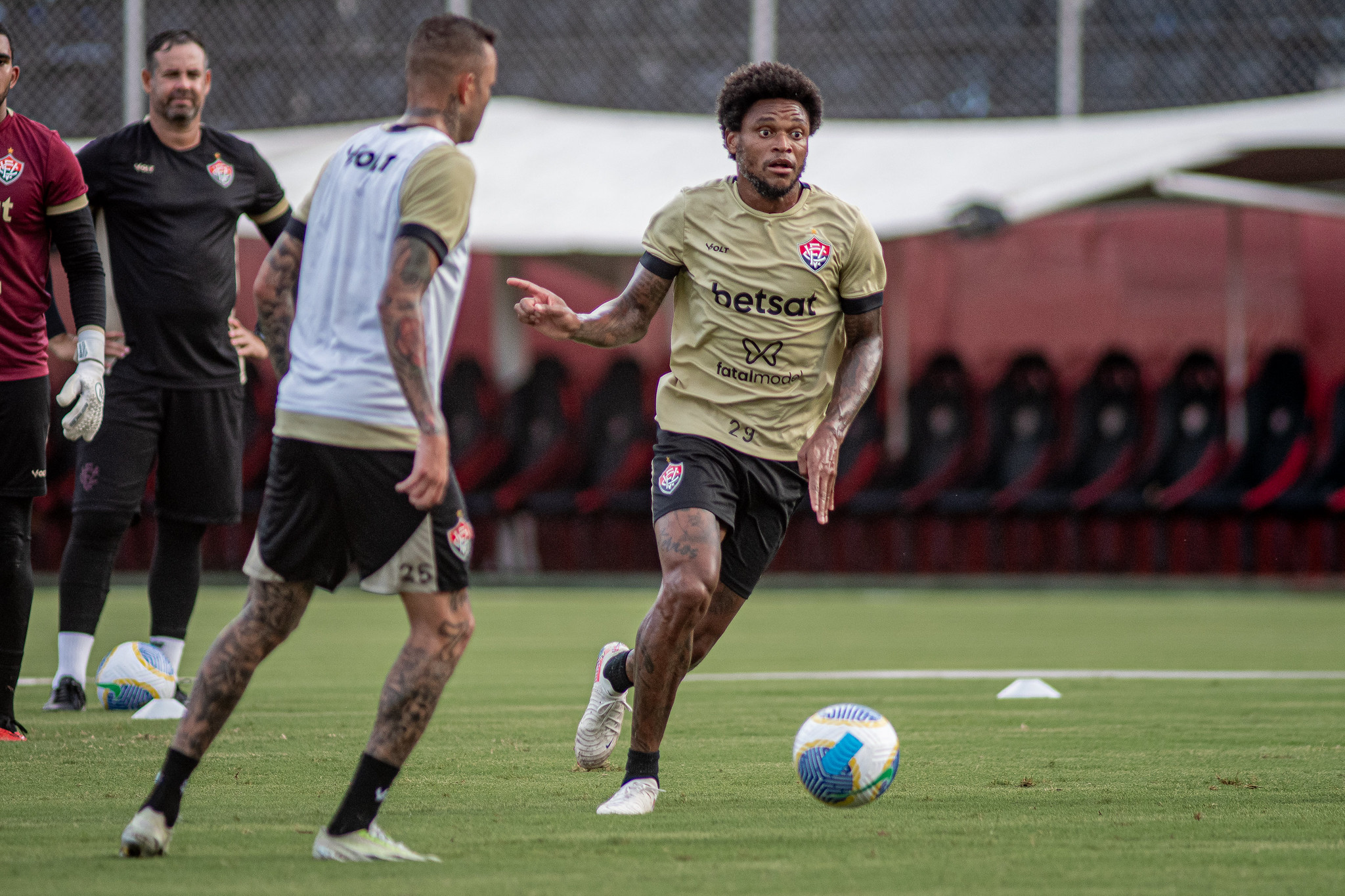 Vitória finaliza preparação e relaciona atletas para confronto contra Palmeiras