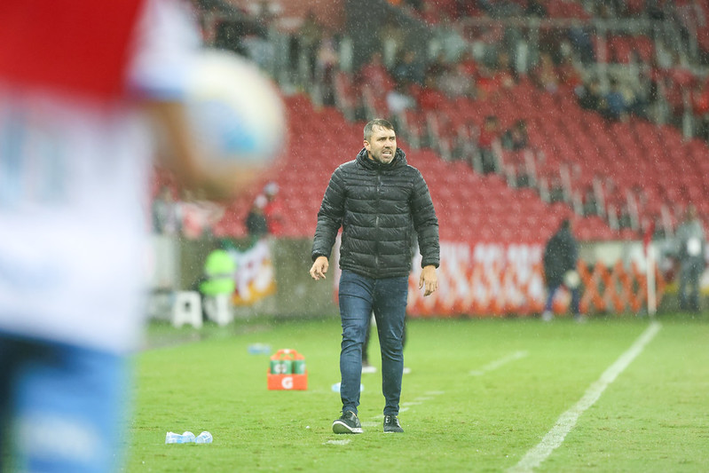 Do outro lado, Eduardo Coudet também tem algumas baixas. O treinador não pode contar com Aránguiz, Alan Patrick, Hyoran e Enner Valencia, lesionados