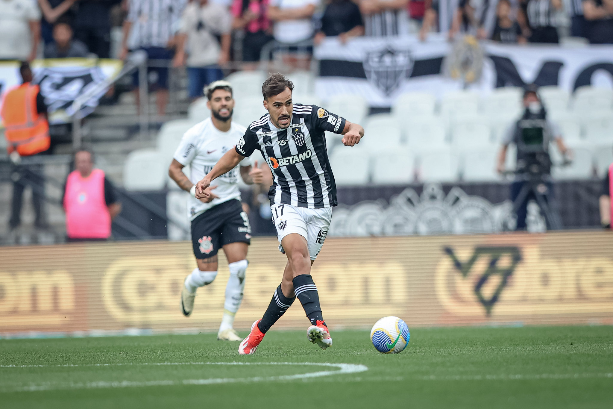 Árbitro registra ofensa de diretor e reclamação agressiva durante partida do Corinthians