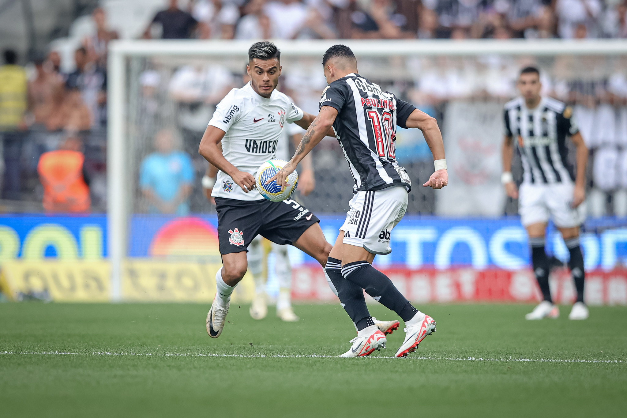 Com um a mais, Corinthians fica no 0 a 0 com Atlético-MG pela estreia do Campeonato Brasileiro