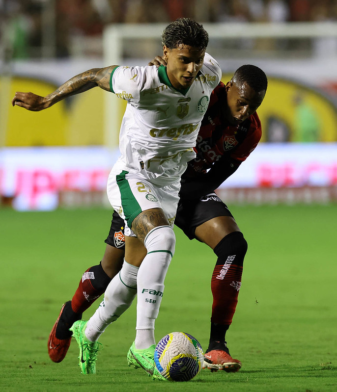 Duelo intenso: vitória do Palmeiras sobre o Vitória no Brasileirão.