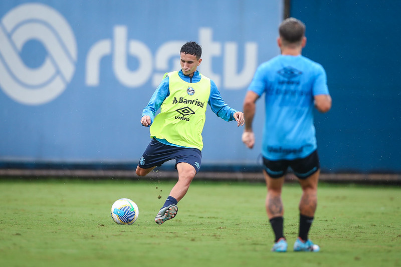 Treino do Grêmio: Imagens da Preparação Para o Próximo Desafio no Futebol.