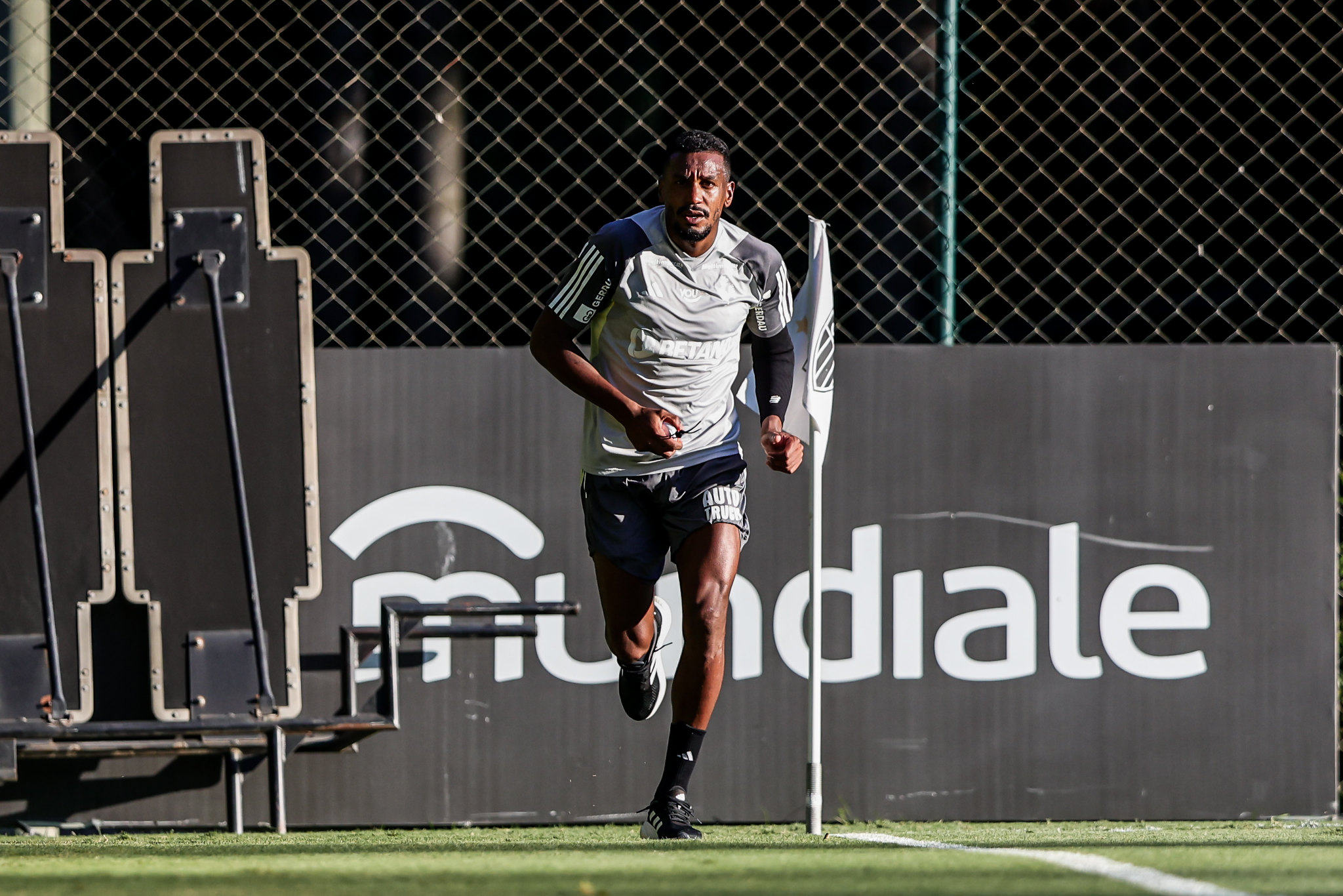 Contratação de Edenilson e Rafael Cabral reforça elenco do Grêmio em Porto Alegre