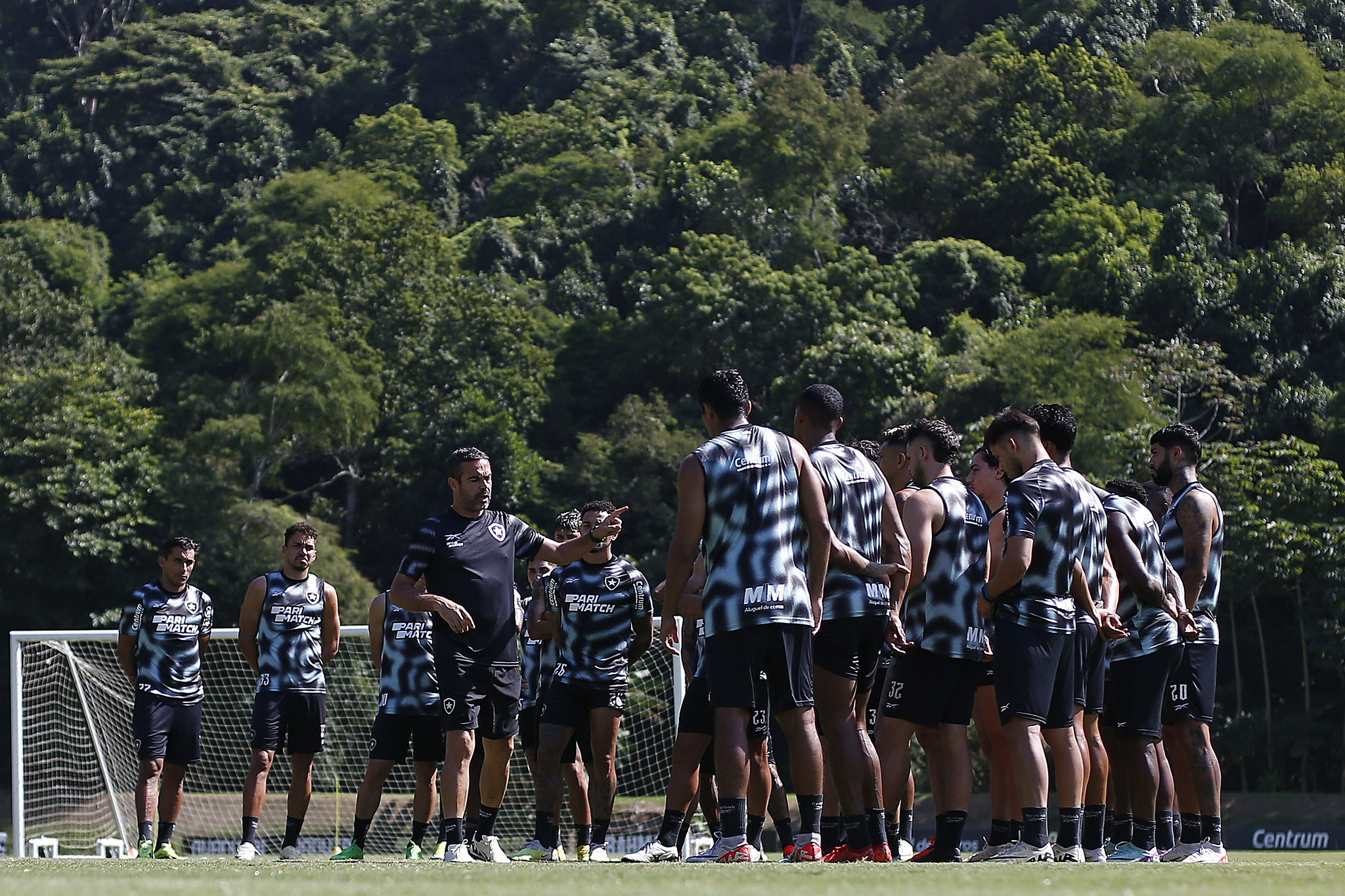 Botafogo x Atlético-GO: veja prováveis escalações e onde assistir ao jogo pelo Brasileirão