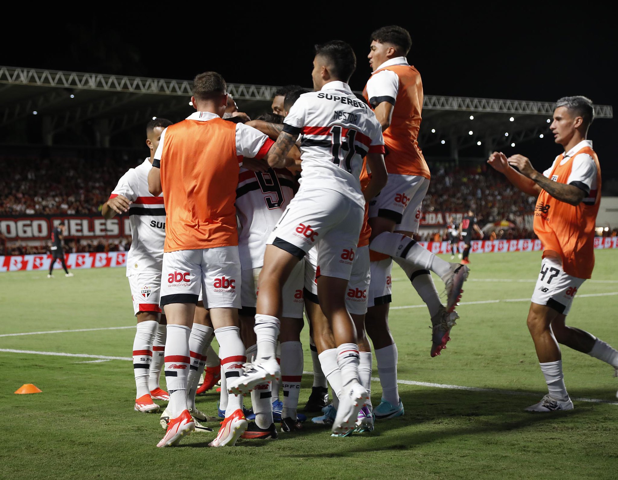 Vitória x São Paulo: confira informações e prováveis escalações do jogo pelo Brasileirão