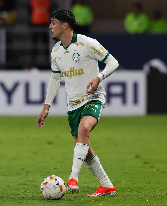 Piquerez - o lateral sofreu com as investidas do time equatoriano. Cometeu erro ao afastar mal a bola em lance que originou o segundo gol do Del Valle