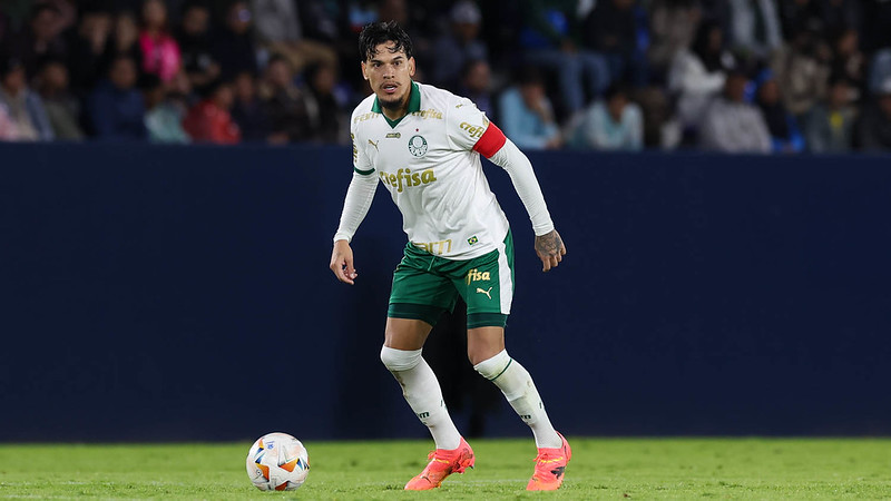 Gómez - o zagueiro também demonstrou dificuldades e acabou não acompanhando Hoyos no cabeceio que deu o segundo gol ao time do Equador