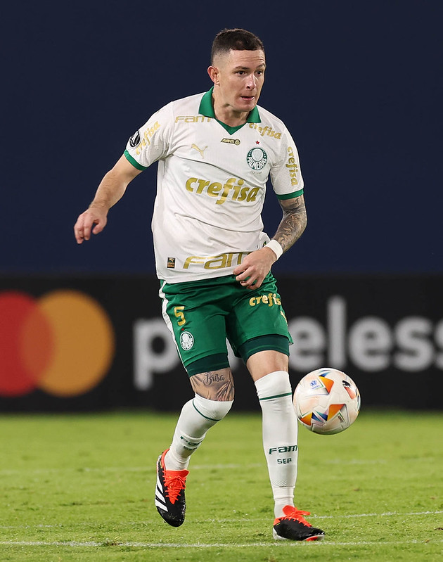 Aníbal Moreno - no primeiro tempo, assim como todo o resto do time, teve dificuldades. Errou alguns passes bobos, mas depois no segundo tempo elevou sua atuação