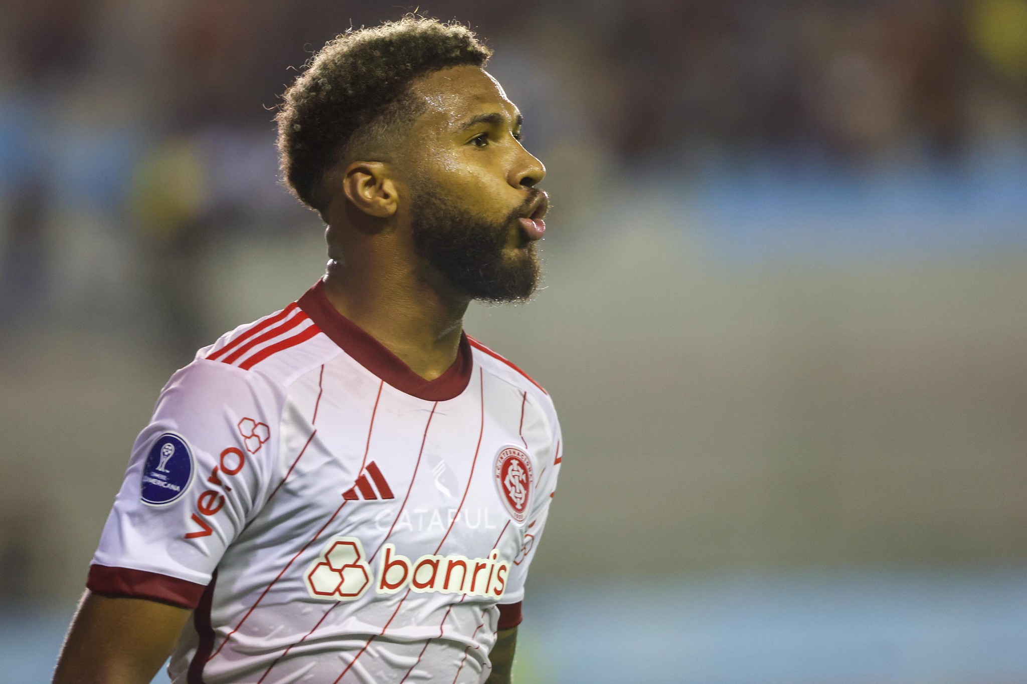 Ex-palmeirense Wesley brilha no Internacional com fase artilheira impressionante